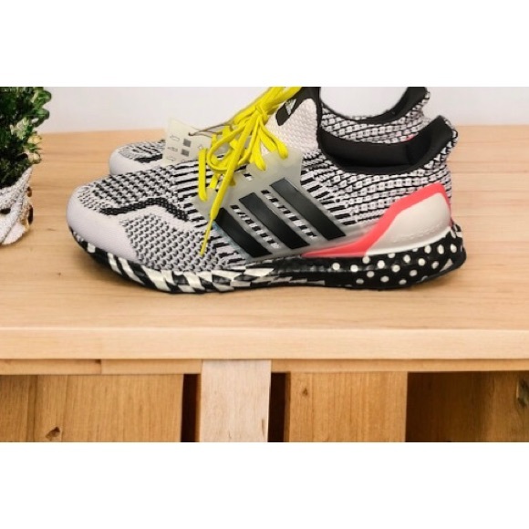 Men’s or Women’s ADIDAS ULTRABOOST 5.0 DNA - Picture 1 of 9
